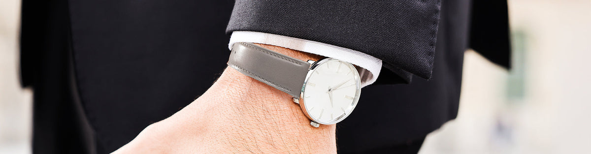 Changer son bracelet de montre gris