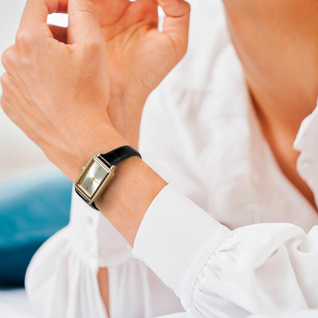 bracelet en cuir faux croco noir montre pour femme
