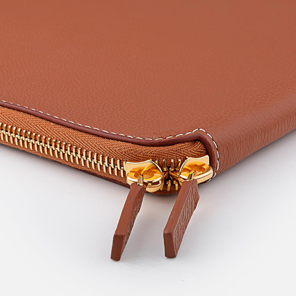pochette ordinateur marron avec fermeture